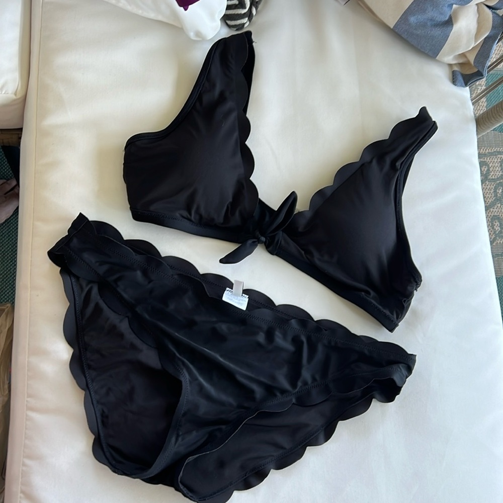 Black bikini